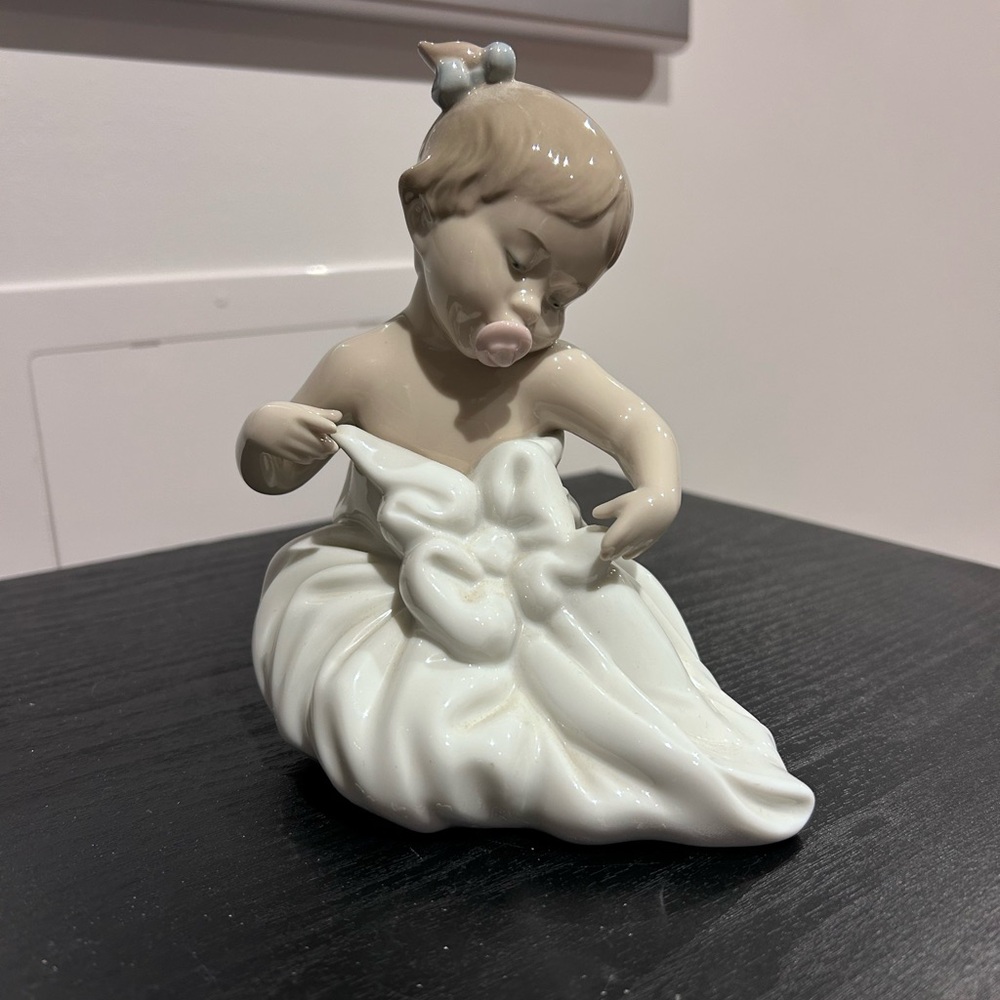 Lladro Porcelain *My Blanky Figurine*
